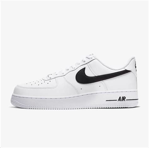 nike air schuhe logo an der seite